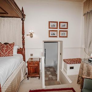 Queen Four Poster Room